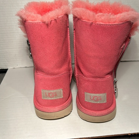 UGG Big Kids Bailey Zip Short Boots Pink Rose Size 4. - Picture 6 of 12